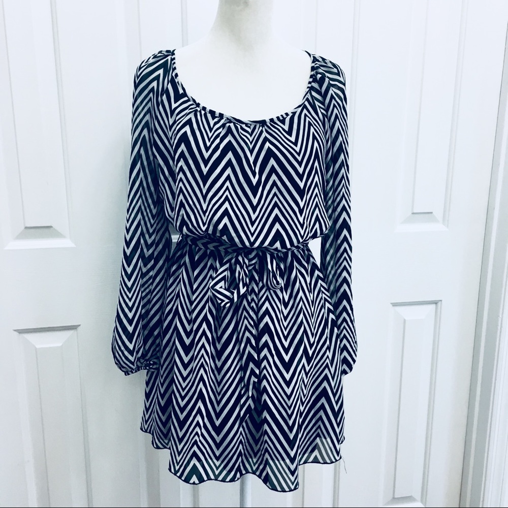 Speechless elasticated waist mini dress size M